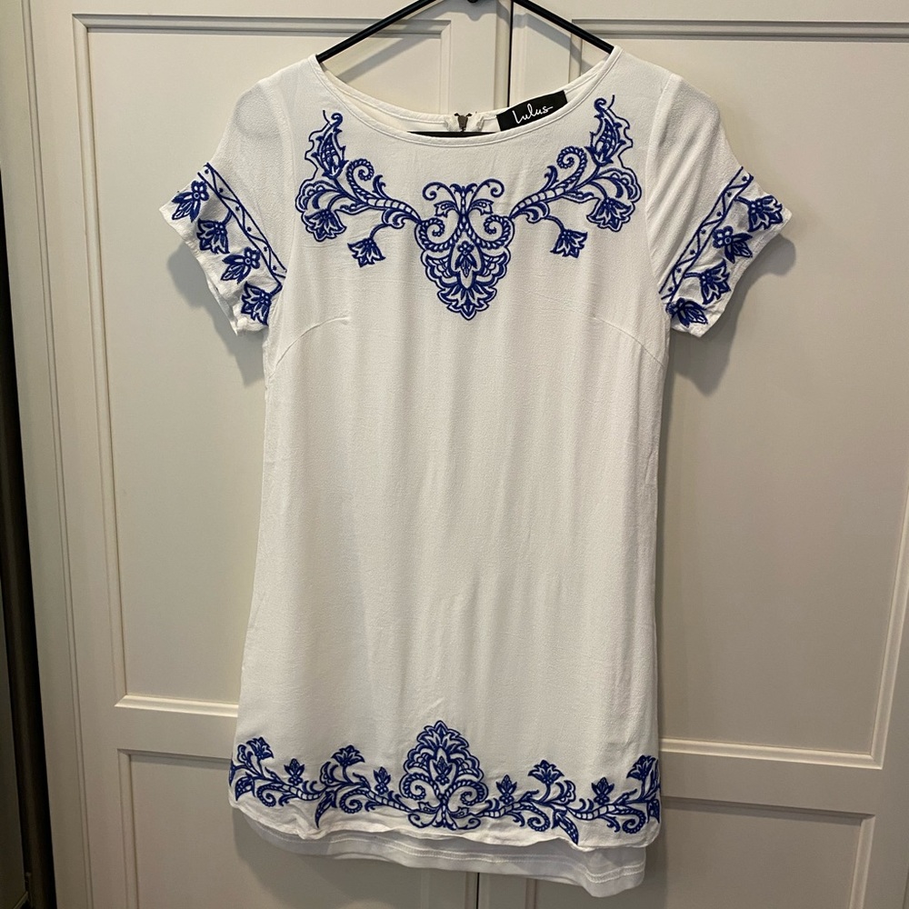 Lulu white dress with blue embroidery